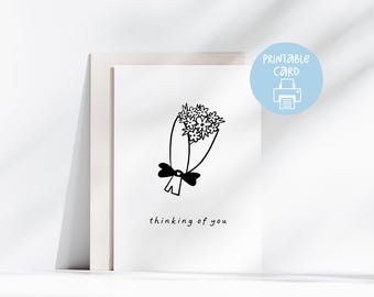 Puede incluir: Una tarjeta blanca con un dibujo lineal negro de un ramo de flores atado con un lazo. Las palabras "thinking of you" están debajo del dibujo. Un círculo azul claro con las palabras "Printable Card" y un icono de impresora está en la esquina superior derecha.
