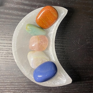 Selenite Crescent Moon Bowl, Crystal Charging Plate, Smudging Offering Bowl, Trinket Dish, Crystal Holder Decor, Moon Lover Gift, Altar Tool