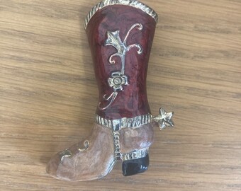Unbranded vintage western cowboy boot with spurs brooch
