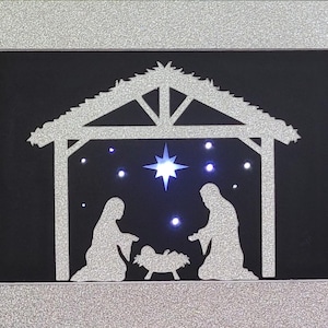 Carte de Noël lumineuse magnétique de la Nativité - belle et unique. Offrez une carte que vous pourrez garder, adorer et exposer au-delà de la saison.