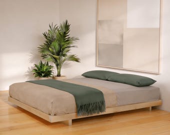 Japansk minimalistisk plattformsängram, möbler i ask och ek, svävande design