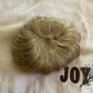 Blonde doll wig size 10. Old but never used