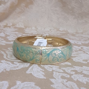 Gold Tone Baroque Vines Bracelet Bangle Clamper