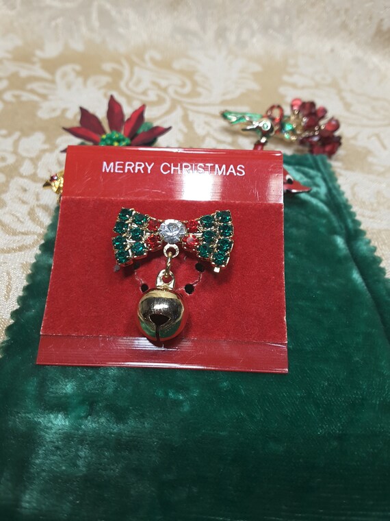 Brooches Beautiful Vintage  Christmas and Pins as… - image 3