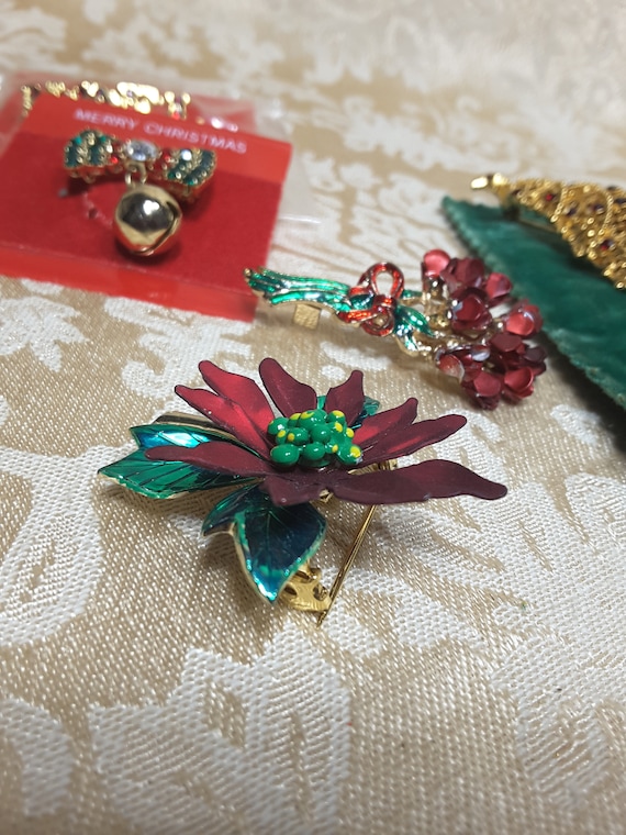 Brooches Beautiful Vintage  Christmas and Pins as… - image 6