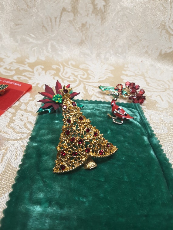 Brooches Beautiful Vintage  Christmas and Pins as… - image 2
