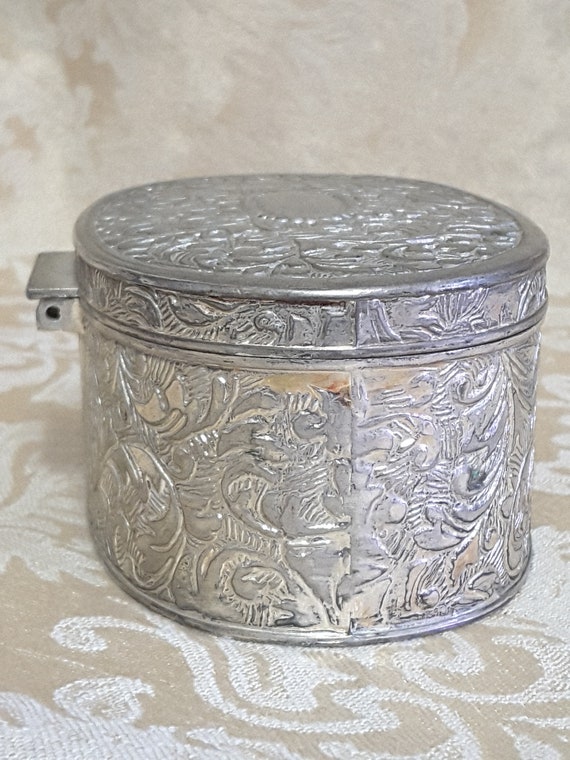 Wonderful Vintage Silver Tone Metal Jewelry Box W… - image 6