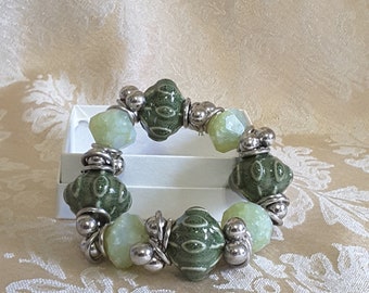 Gorgeous Chunky Stretch Bracelet Green Quartz Porcelain And Silver Tone Beads
