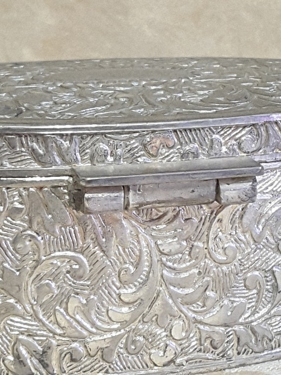 Wonderful Vintage Silver Tone Metal Jewelry Box W… - image 7