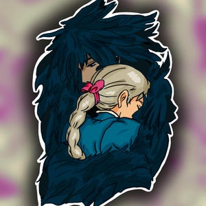 Könnte beinhalten: Ein Aufkleber mit einer Anime-Illustration von zwei Figuren, die sich umarmen. Eine Figur ist von dunkelblauen, federartigen Formen umgeben, die andere hat blondes Haar mit einer rosa Schleife und ein blaues Oberteil. Der Hintergrund ist ein weiches Lila und Weiß.