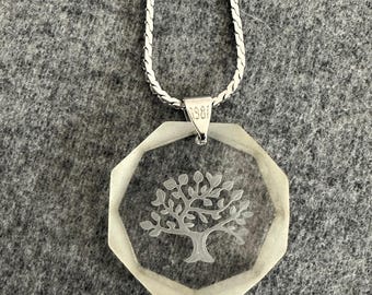 Avon 1981 Tree of Life Austrian Lead Crystal Pendant with 24 in. Silver-Toned Herringbone Chain