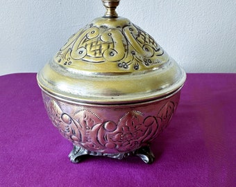 Vintage marokkanisches Silberglas mit Deckel, marokkanisches Silber/versilberte Zuckerdose/Bonbondose aus den 1950er Jahren, The Crown, verziertes, geprägtes Design an den Seiten
