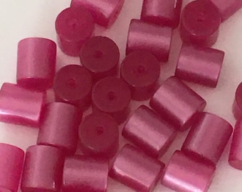 Cuentas acrílicas fucsias en forma de barril: materiales iridiscentes para manualidades (8 mm, paquete de 100)
