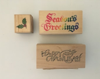 Sello de goma vintage de festividades: Felices fiestas, Janucá, acebo