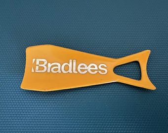 Chausse-pied Bradlees vintage en plastique jaune, logo doré (années 1970)