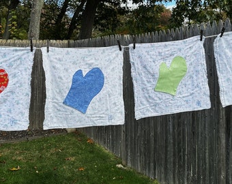 Vintage Upcycled Dust Cloth: Handmade Mitten, 1960s Diaper Fabric
