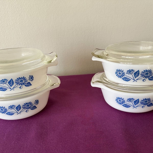 Fire King 472 Set of 4 Bowls/Individual Casserole Dishes AND 4 Clear Glass Lids Cornflower Design Anchor Hocking Blue Cornflower Holds 12 oz