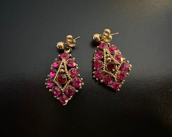 Vintage Drop Earrings- Pink & Magenta Rhinestones in Gold Tone Metal from 1950's, Briolette Style