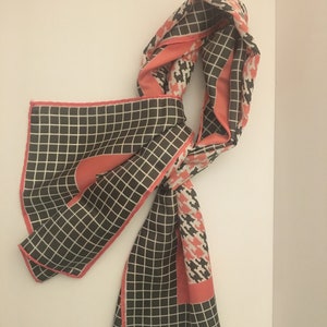 Gorgeous 1960-1970&#39;s Houndstooth Scarf Pink Grey White 15 1/4 in x 42 in Acetate Rolled Hems  Made in Japan  Vintage Houndstooth Pink Scarf