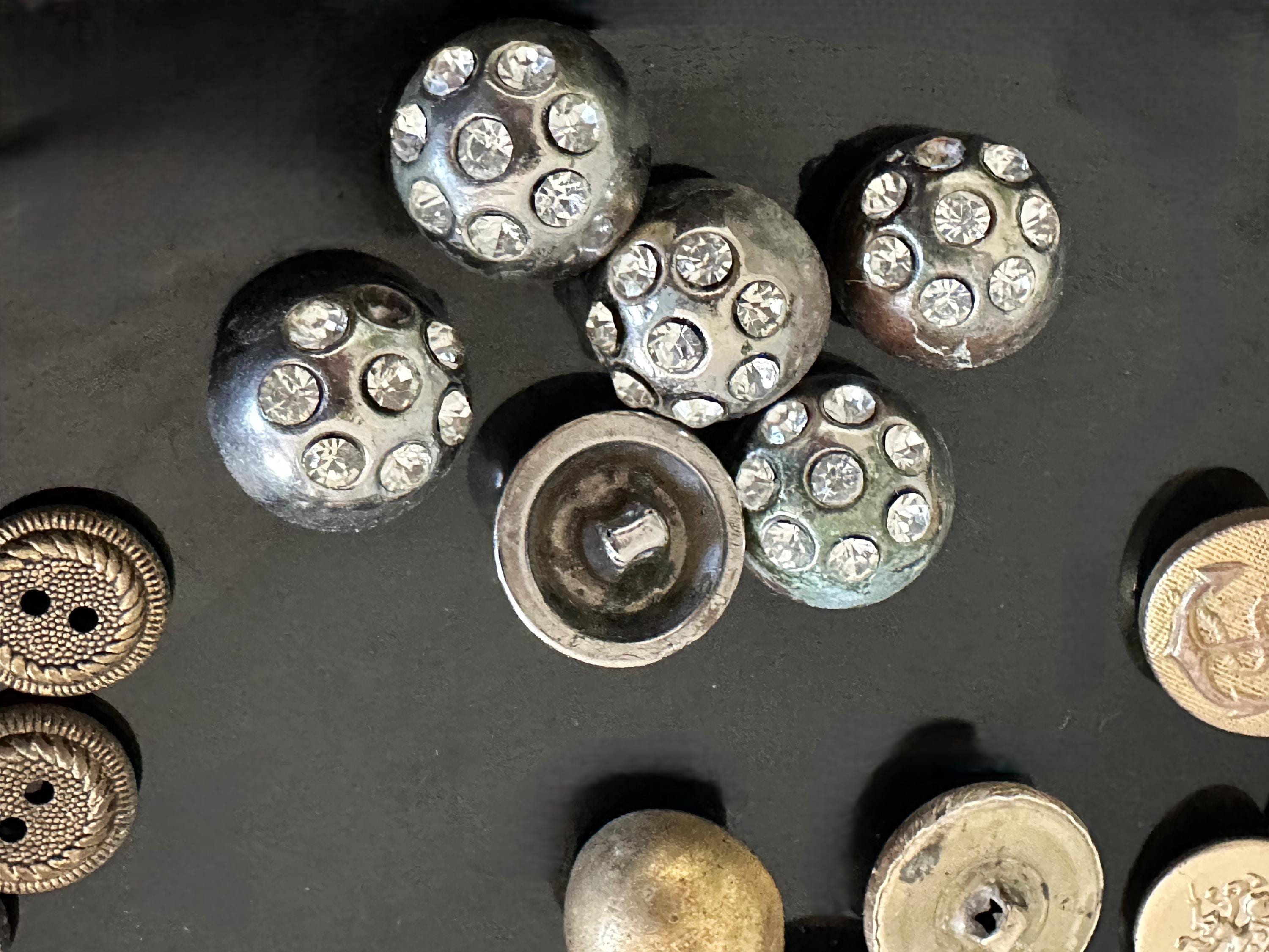 Lot De Boutons Vintage – Mélange Doré Et Argenté, Ancien, Origine France (parfait Pour La Customisation)