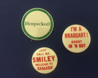Botones publicitarios vintage: conjunto de pinbacks novedosos de las décadas de 1960 y 1970