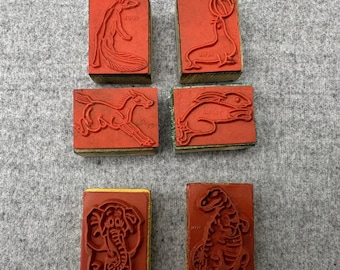 Sello de goma vintage de animales: zorro, caballo, foca, conejo, elefante y dinosaurio. Hecho en Japón.