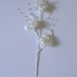 Helle cremefarbene künstliche Blumen mit Drahtstielen für Kartenerstellung / Scrapbooking / DIY-Hochzeit / weitere Farben erhältlich