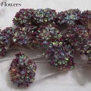 Petites fleurs en tissu irisé bordeaux avec perles rouges au centre avec tiges métalliques pour création de cartes/scrapbooking/bricolage mariage/accessoires créatifs