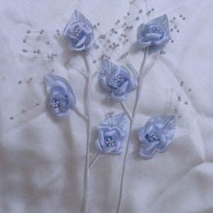 Hellblaue künstliche Blumen mit Drahtstielen für die Kartenerstellung Scrapbooking DIY Hochzeit