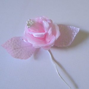 Einzelne künstliche Rose mit Drahtstämmen für die Kartenerstellung Scrapbooking Hutherstellung DIY Brautschleier - Weiß oder Pink