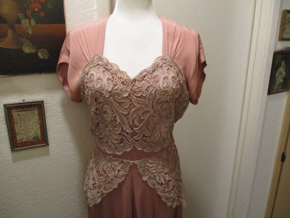 1930s Beautiful Rose Pink Crepe 'Sweetheart' Dres… - image 1