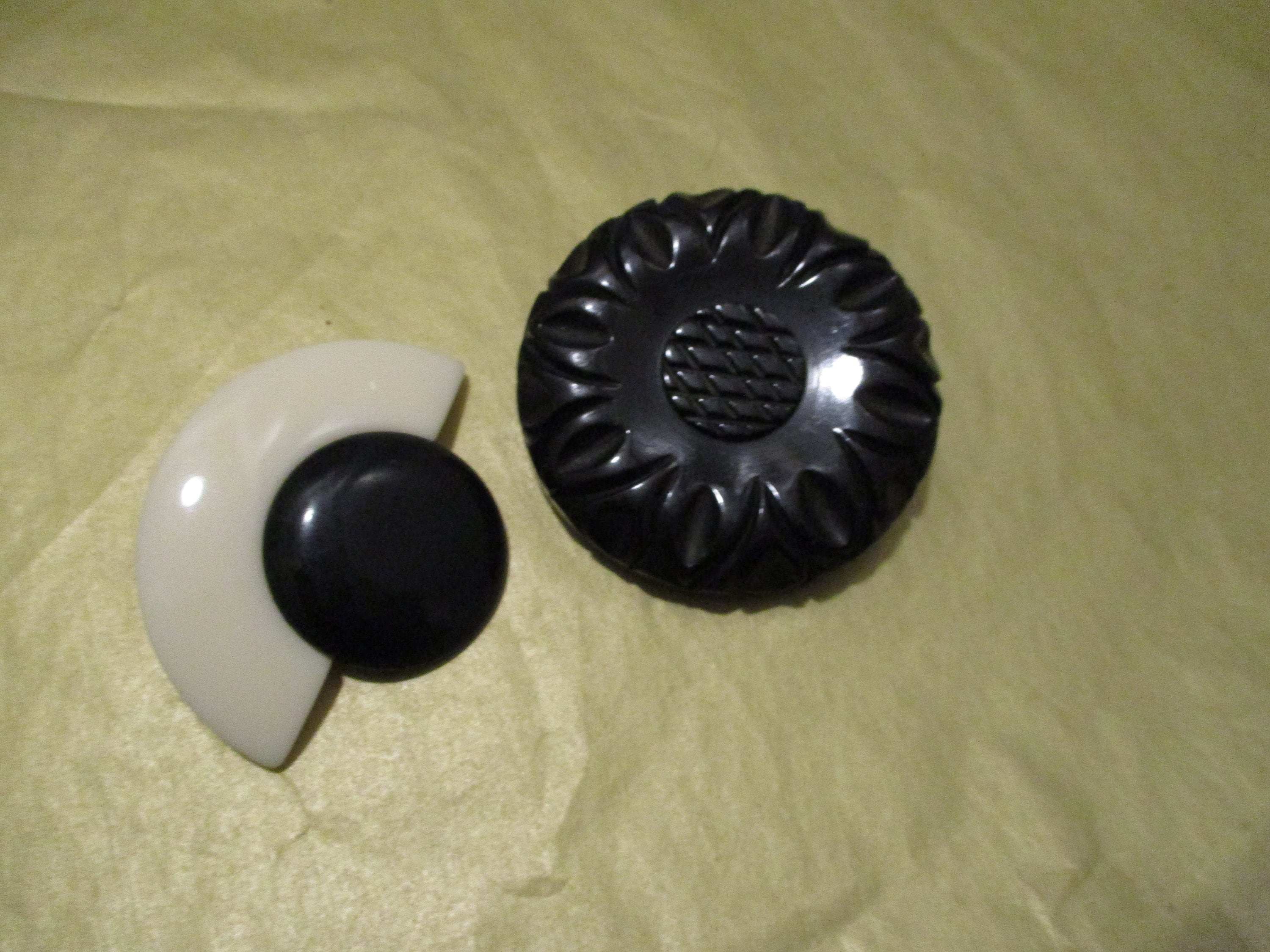 Vintage 1930-40 Bakelite Early Plastic Bundle  (1) Bakelite items from the 1930s and 1940s main image 2