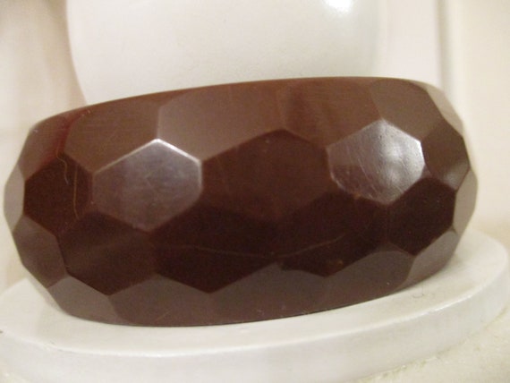 1940s Brown Faceted Bakelite Bangle w/ Drop Earri… - image 3