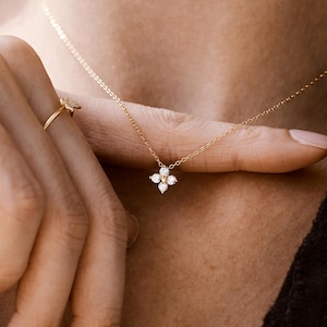 Floral Pendant Necklace, Dainty diamond necklace in Gold or Silver, minimalist jewelry, Everyday Necklace, Bridesmaid Gift, Birthday Gift