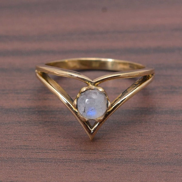 Anello in ottone con pietra di luna bianca, anello a forma rotonda V, anello Boho, anello fatto a mano, gioielli da sposa, anello vintage, regalo personalizzato, anello etnico