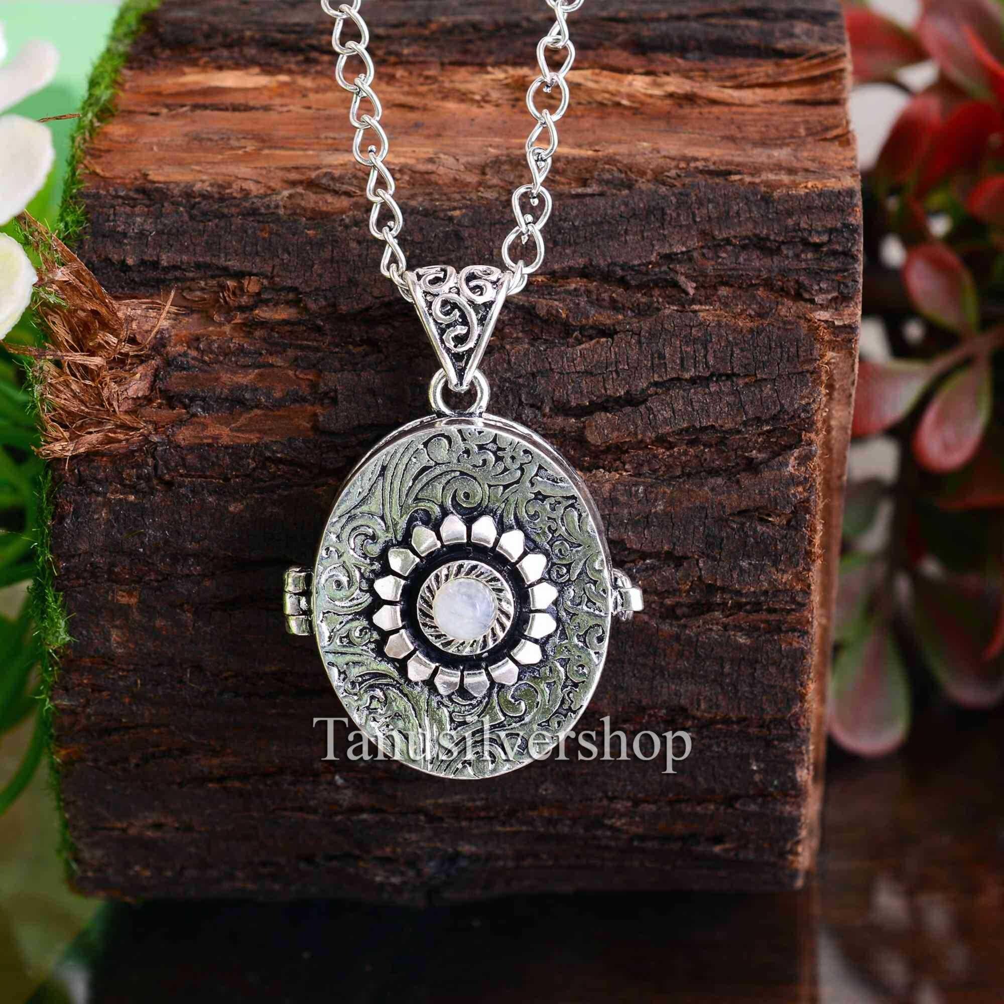【PondPhuwin】MYSTIC LOCKET Moonstone Poison Locket Necklace | Silver Flower Secret Pendant