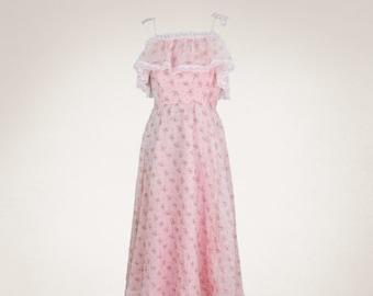 Delicate pink rose dress with spagetti straps
