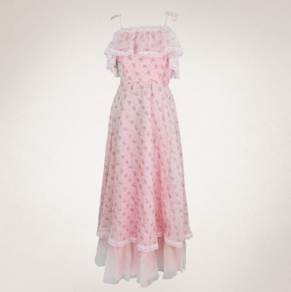 Delicate pink rose dress with spagetti straps