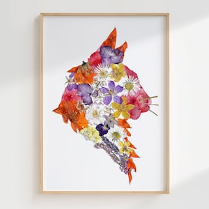 Stampa artistica di fiori pressati raffigurante un gatto
