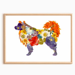 Stampa floreale di un cane australiano, un pastore australiano, opera d'arte con veri fiori pressati. Un'opera d'arte unica per la casa o l'ufficio.