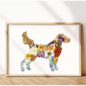 Stampa da parete botanica con cane senza razza, con veri fiori pressati
