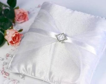 Ring cushion white with trinket