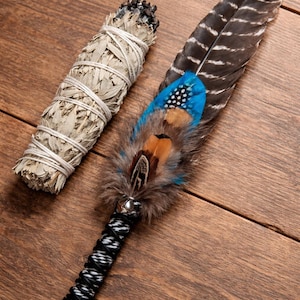 Räucherfeder, Sprechende Feder, Räucherfächer, Rituale, Reinigung, Zeremonie Schamane, Heide, Wicca, Altar, Weiser