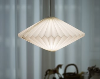 Origami Paper Lampshade Eco-friendly  , White Hanging Lanterns,Pendant Lights for Baby Room and Bedroom