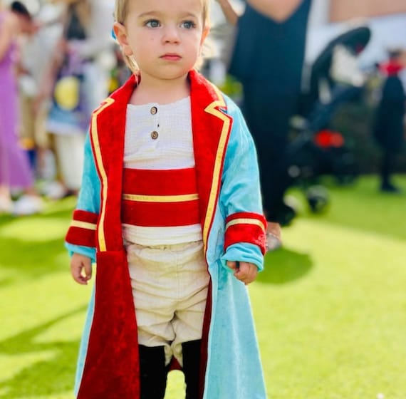 Le costume du petit prince, la petite tenue danniversaire, la
