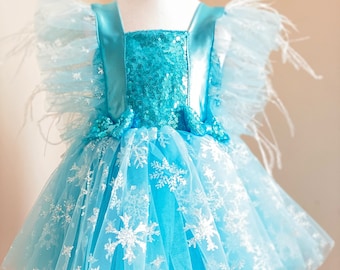 Costume inspiré d'Elsa, robe congelée / robe d'anniversaire d'Elsa, robe d'anniversaire d'Elsa, robe de bébé congelée