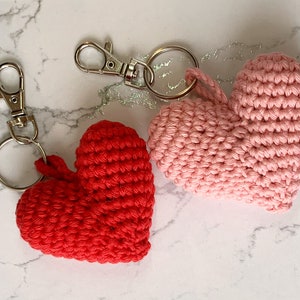 Herz gehäkelter Schlüsselanhänger / gehäkelter Schlüsselanhänger / Herz Schlüsselring / Amigurumi / Valentinstag / Geschenk für einen Lehrer