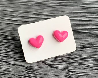 Studs de corazón rosa / Pendientes rosas / Pendientes de corazón / Pendientes de 10 mm