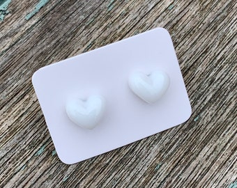 Pendientes de corazón blanco / Pendientes blancos / Pendientes de corazón / Pendientes de botón de 10 mm