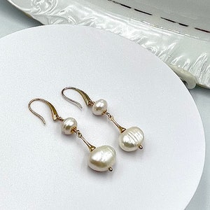 Natural Freshwater Baroque Pearl dangle gorgeous earrings